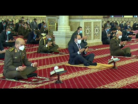 السيد الرئيس عبد الفتاح السيسي يؤدي صلاة الجمعة بمسجد المشير طنطاوي