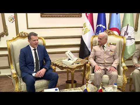 الفريق أول عبد المجيد صقر يلتقى وزير الدفاع الرومانى