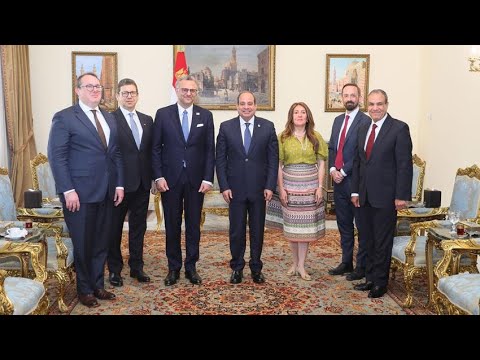 السيد الرئيس يستقبل كبير مستشاري الرئيس الأمريكي للشئون العربية والشرق أوسطية والشئون الأفريقية lyteCache.php?origThumbUrl=https%3A%2F%2Fi.ytimg.com%2Fvi%2FCqDj5r5N5Bs%2F0