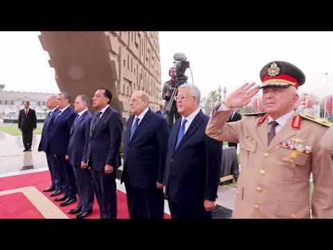 الرئيس عبدالفتاح السيسي يضع إكليلًا من الزهور على النصب التذكارى للجندى المجهول بمدينة نصر