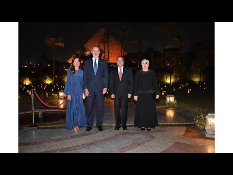 السيد الرئيس والسيدة قرينته يقيمان مأدبة عشاء على شرف ملك وملكة إسبانيا بمنطقة الهرم