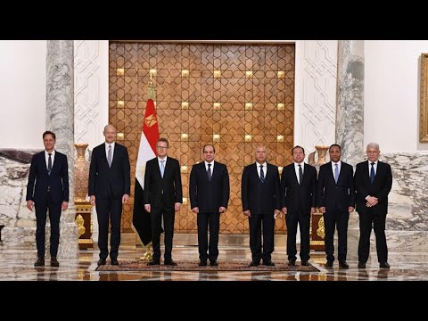 السيد الرئيس يشهد توقيع التعاقد مع شركة سيمنز ويؤكد ترسيخ التعاون بين مصر وألمانيا lyteCache.php?origThumbUrl=https%3A%2F%2Fi.ytimg.com%2Fvi%2FejiOKrt9dXg%2F0