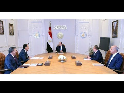 السيد الرئيس يجتمع برئيس مجلس الوزراء ومحافظ البنك المركزي ومستشار رئيس الجمهورية للشئون المالية