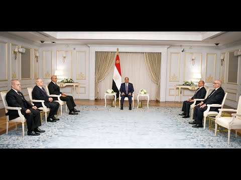 السيد الرئيس يشهد أداء اليمين لرؤساء محكمة النقض ومجلس الدولة وهيئتي قضايا الدولة والنيابة الإدارية lyteCache.php?origThumbUrl=https%3A%2F%2Fi.ytimg.com%2Fvi%2FqjVfMfDosfI%2F0