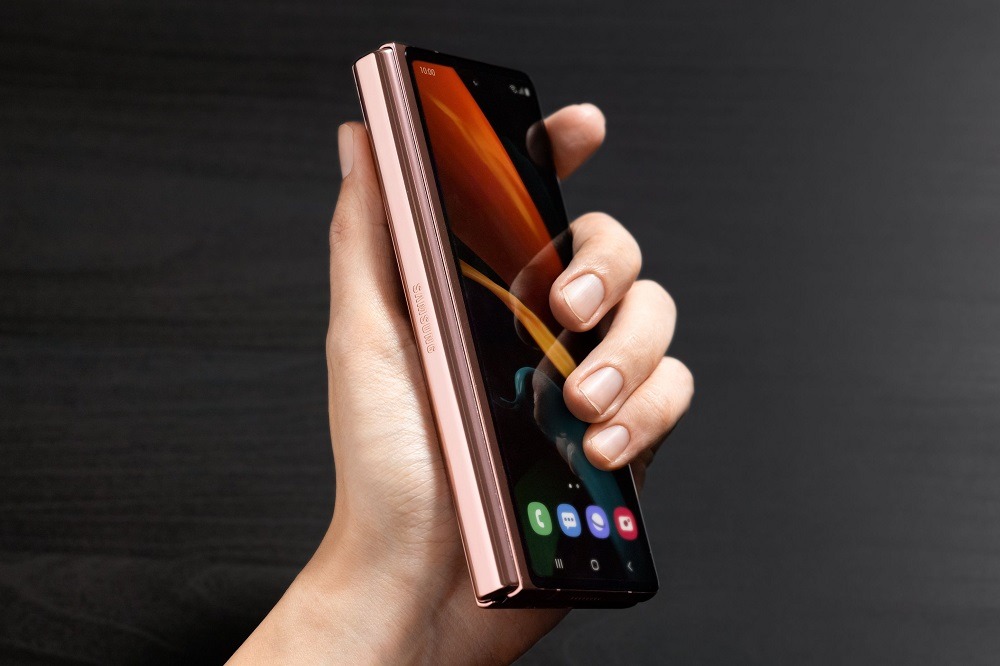 سامسونج مهتمة بوضع شريط RGB في مفصل الهاتف Galaxy Z Fold Galaxy Z Fold 2