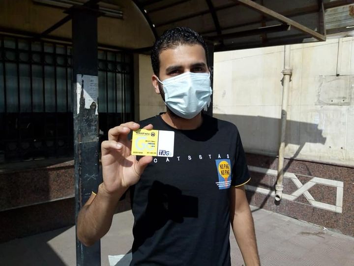 مترو الأنفاق يستمر فى مواصلة مفاجئاته بتقديم هدايا رمزية لعدد من الركاب عند شراء تذاكر ركوب المترو بمحطات 14693