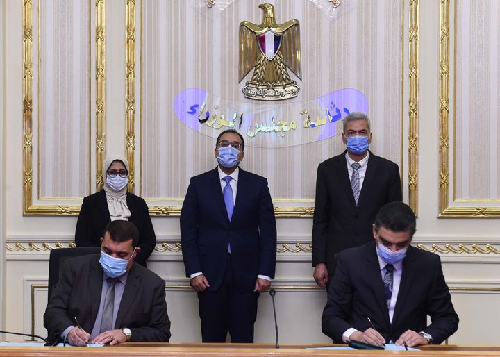 بين وزارة الصحة وهيئة الشراء الموحد : رئيس الوزراء يشهد توقيع بروتوكول تعاون بشأن تنظيم الشراء الموحد 24937
