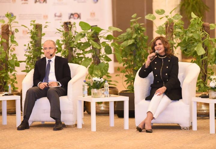 بالتعاون بين الهجرة والتجارة والصناعة 38305