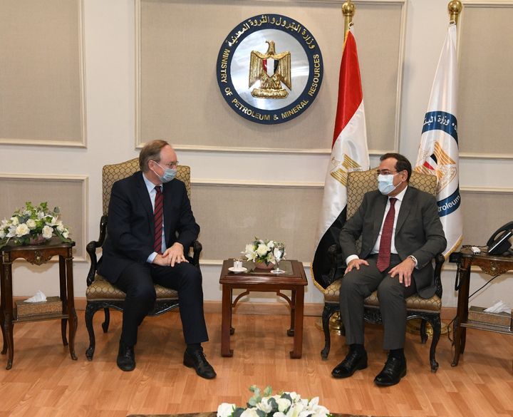 وزير البترول والثروة المعدنية يبحث مع سفير الاتحاد الاوروبى مبادرات الشراكة في مجال الطاقة استقبل المهندس 38877