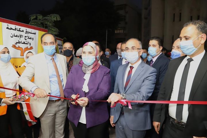 "القباج" تفتتح "بيت التطوع" لصندوق مكافحة الإدمان بجامعة الزقازيق لتوعية الطلاب بأضرار تعاطى المخدرات 53767