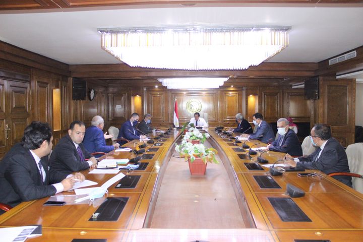 وزير التعليم العالى يعقد اجتماعا مع مساعدي ومستشاري الوزارة لمتابعة العمل بمشروعات التعليم العالى والبحث 55808