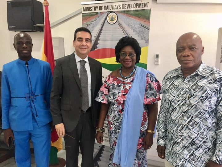 سفيــر مصــر في أكرا يبحث آفاق التعاون بين مصر وغانا في قطاع السكك الحديدية عقدَ السفيــر 55840