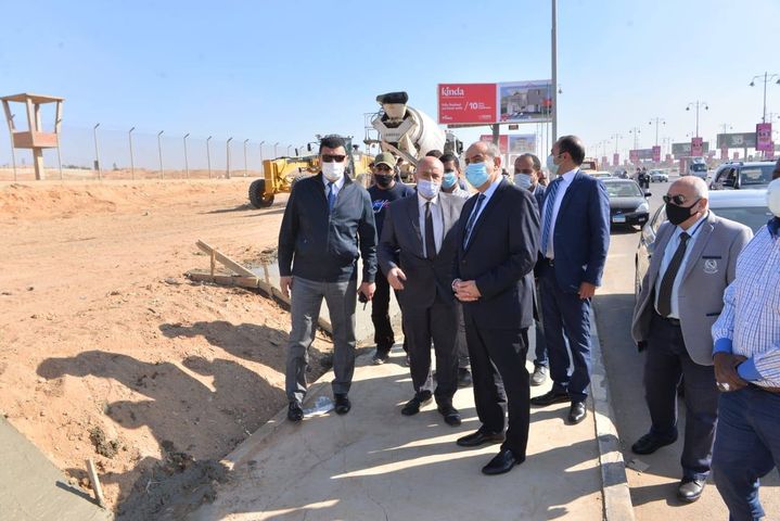 وزير الطيران المدنى يتفقد مشروع أسوار التأمين المحيطة بمطار القاهرة الدولى القاهرة فى 15 نوفمبر2020 فى 65184
