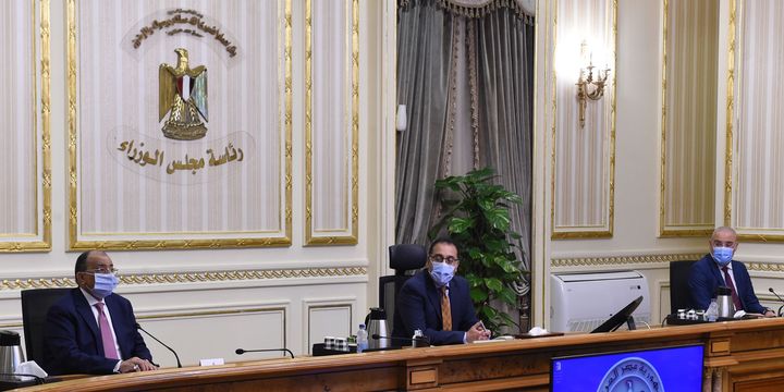 رئيس الوزراء يُتابع تحديات وجهود التعامل مع الأمطار الغزيرة بالإسكندرية مدبولى: إتاحة 300 مليون جنيه لتنفيذ 65400