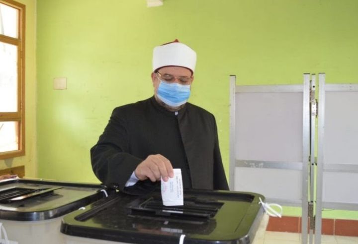 عقب إدلائه المبكر بصوته وزير الأوقاف يؤكد : أحيي حياد جميع أجهزة الدولة وشفافية العملية الانتخابية 65442