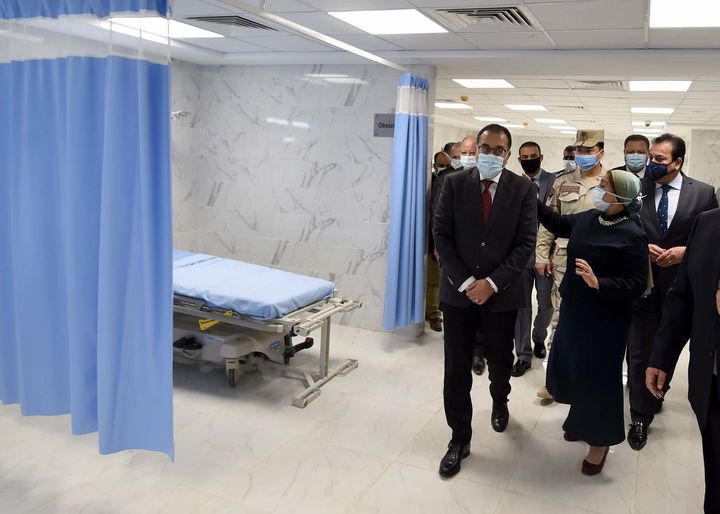 رئيس الوزراء يتفقد أعمال تطوير قسم الطوارئ ليصبح مُستشفى الاستقبال والطوارئ بقصر العينى مدبولى يشيد 66649