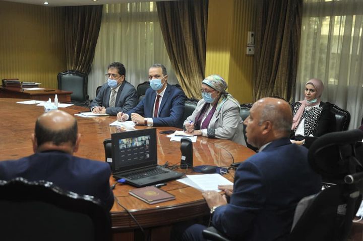 خلال ندوة الطريق نحو النمو الاقتصادي المستدام التي نظمتها الجمعية المصرية البريطانية عبر تقنية الفيديو 73916