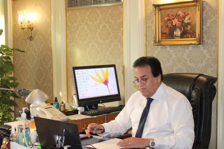 في لقاء موسع مع رؤساء الجامعات الحكومية والخاصة ورئيس الجامعة الأمريكية بالقاهرة وزير التعليم العالي يستعرض 87431