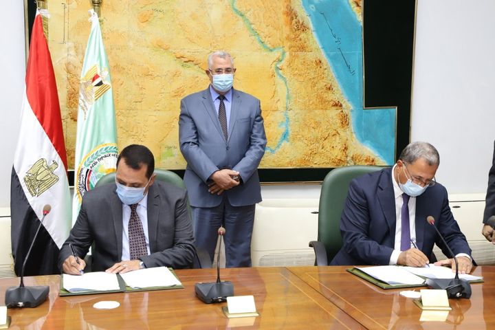 وزير الزراعة يشهد توقيع بروتوكولين للتعاون المشترك بين الريف المصري الجديد والبنك الزراعي المصري وقطاع 90717