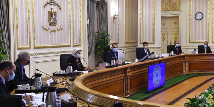 رئيس الوزراء يستعرض الخطة الصحية الوقائية أثناء استضافة بطولة كأس العالم لليد يناير المقبل 98240