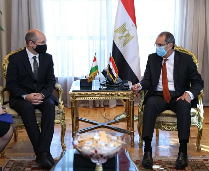 الدكتور/ عمرو طلعت وزير الاتصالات وتكنولوجيا المعلومات يبحث مع سفير جمهورية المجر بالقاهرة التعاون بين 99845