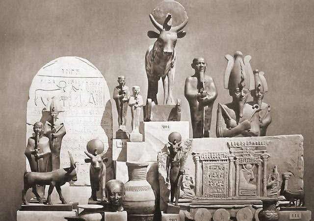 شاهد على العصر صورة ِنادرة للقطع الآثرية فى المتحف المصري ببولاق فى القرن التاسع عشر A rare photo of the objects in Bulaq EnFZXLaXIAMz1eG