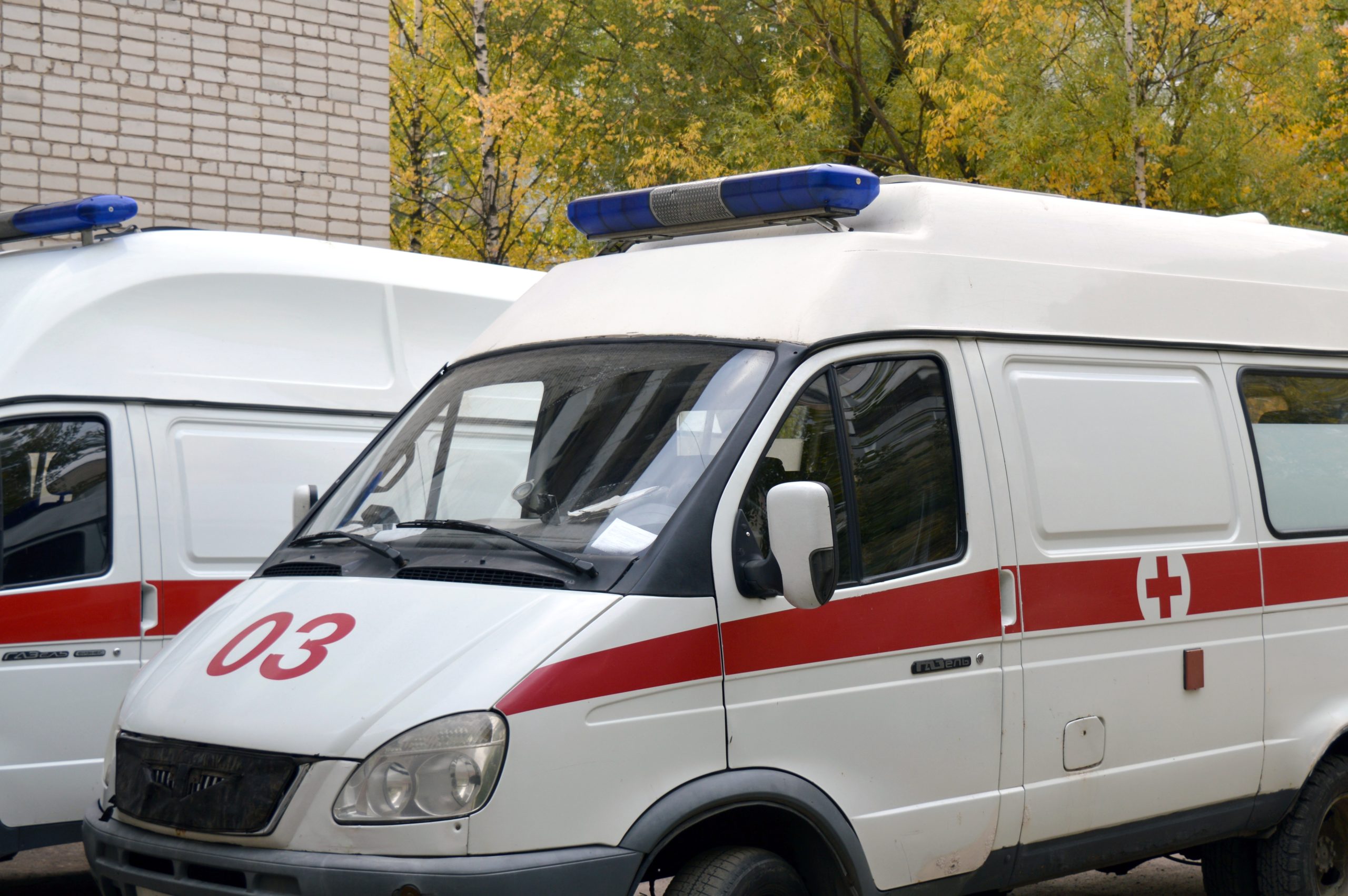 إطلاق قافلتين طبيتين ضمن مبادرة رئيس الجمهورية حياة كريمة يومي 12 و 13 نوفمبر للكشف والعلاج مجانًا في التخصصات ambulance medicine hospital stockpack pixabay scaled