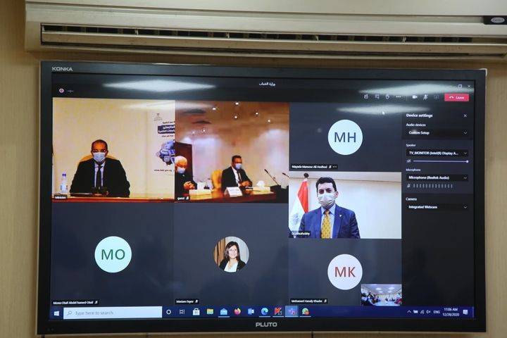 عبر تقنية الفيديو كونفرانس وزيرا الشباب والاتصالات يشهدان توقيع بروتوكول تعاون لتنفيذ مبادرة مصر الرقمية 11874