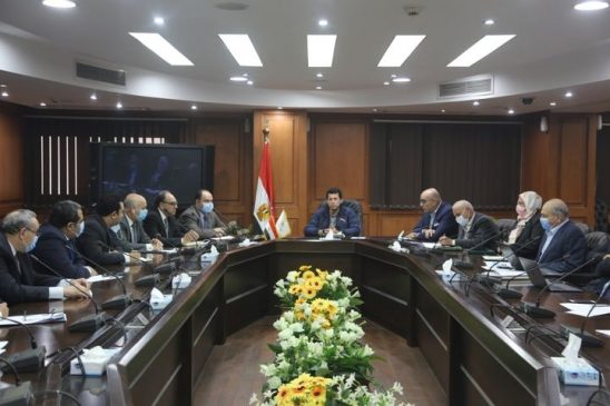 وزير الشباب والرياضة يجتمع باللجنة العليا لليد للوقوف على اخر الاستعدادات للبطولة 71415