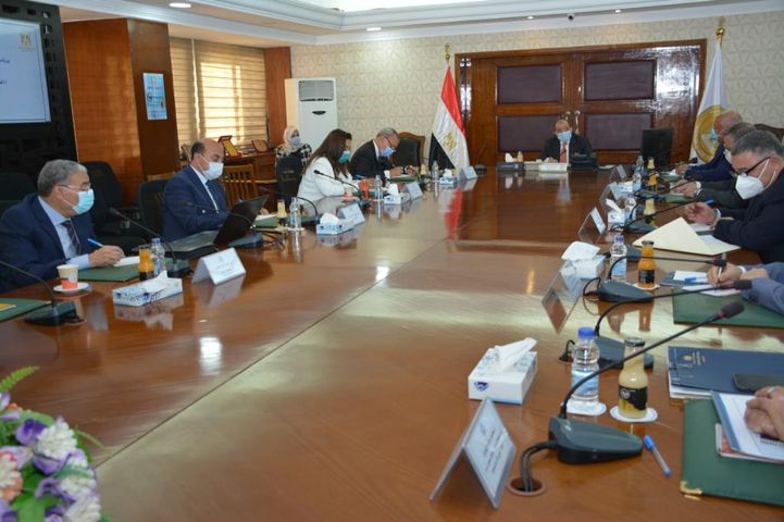 وزير التنمية المحلية يبحث مع 23 محافظاً إجراءات تنفيذ المرحلة الجديدة لمبادرة حياة كريمة اللواء محمود 74704