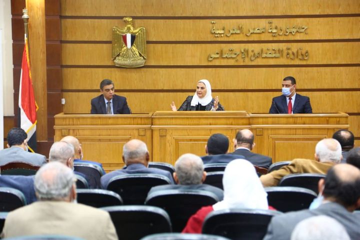 وزيرة التضامن الاجتماعي تجتمع مع هيئة الشراء الموحد والجمعيات الأهلية العاملة في مجال الخدمات الطبية 95809