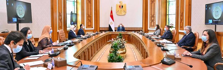 السيد الرئيس يطلع على مخطط المشروع القومي لتنمية الأسرة المصرية 22967