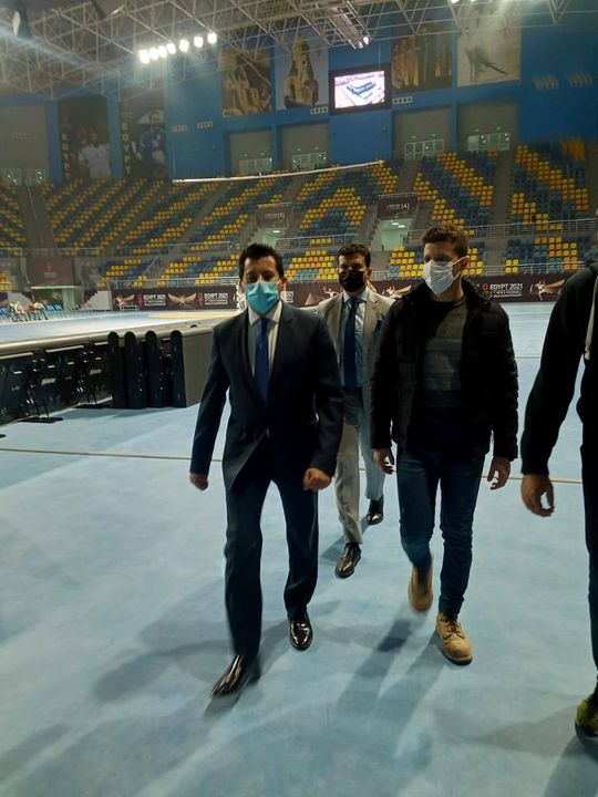 استعدادا لبطولة العالم لليد وزير الرياضة يقوم بجولة تفقدية في صالة السادس من اكتوبر 42479