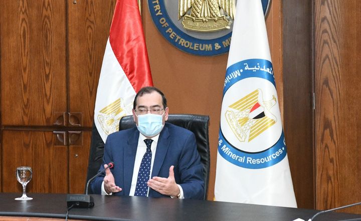 المهندس طارق الملا وزير البترول والثروة المعدنية خلال اجتماع موسع بعدد من رؤساء الشركات البترولية: - الدعم 70024