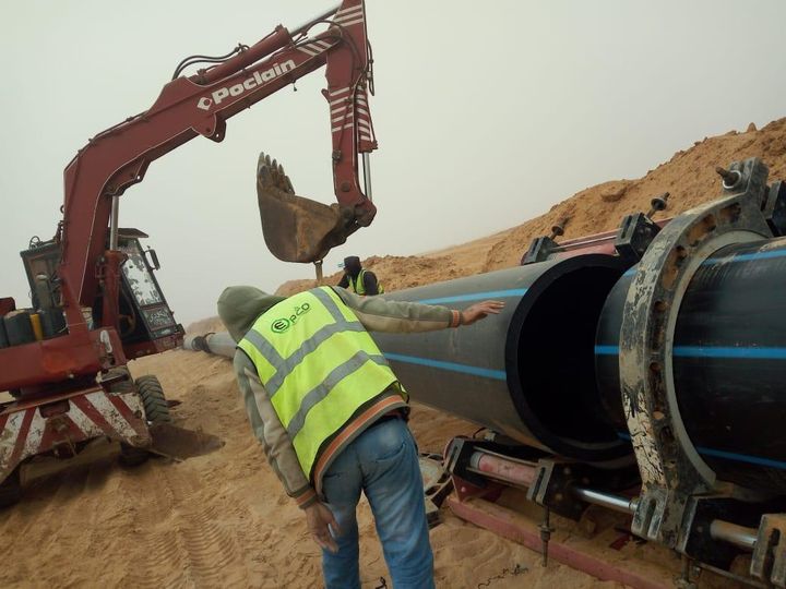 رئيس جهاز ٦ أكتوبر الجديدة يتابع أعمال تنفيذ خط المياه المغذي للميناء الجاف ورصف الطرق بمنطقة غرب المطار 95424