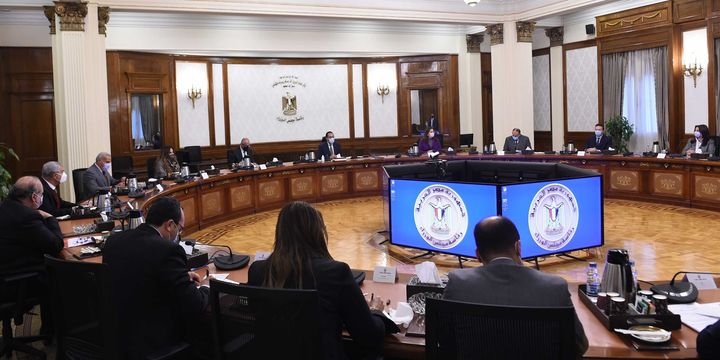 رئيس الوزراء يستعرض استراتيجية البنك المركزي للأمن السيبراني وخدمات الدفع والتحصيل الإلكتروني عقد 11888