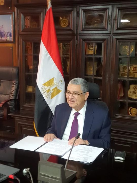 وزير الكهرباء والطاقة المتجددة يشارك فى أول حوار بمجلس انتقال الطاقة على مستوى العمل مع مصر عبر خاصية الفيديو 13661