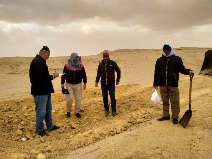 وزارة الزراعة رغم الظروف الجوية السيئة الفريق البحثي يواصل دراسات حصر وتصنيف التربة في صحراء غرب السويس 51848