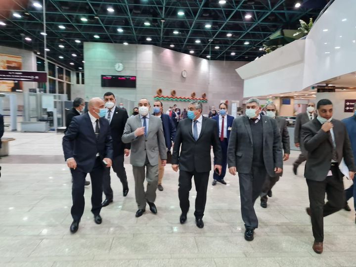 لتنشيط الحركة السياحية : وزيرا الطيران والسياحة والأثار في جولة تفقدية موسعة لمطار الأقصر الدولى القاهرة 52098