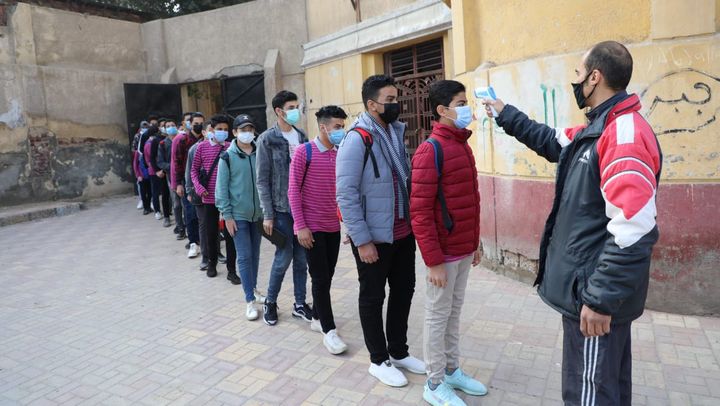 620 ألف و133 طالب/طالبة بالصف الأول الثانوي يحضرون اختبار مادتي اللغة العربية والأحياء إلكترونيًا 62102