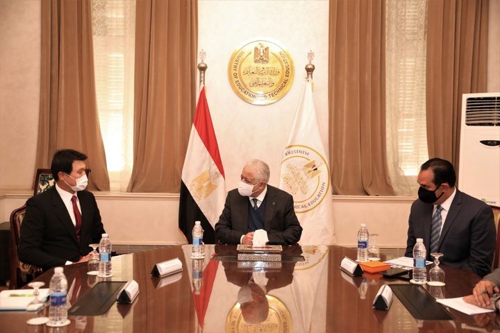وزير التربية والتعليم يبحث مع سفير كوريا الجنوبية بالقاهرة أوجه التعاون في مجال تطوير التعليم الثلاثاء 23 71454