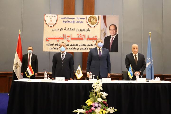 وزير القوى العاملة ومحافظ الإسكندرية يسلمان ٩٦١٨ بوليصة تأمين تكافلي للعمالة غير المنتظمة وصغار الصيادي 74939