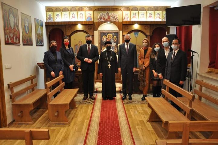 السفير المصري لدى بولندا يلتقي عمدة مدينة Brwinow بمقر الكنيسة القبطية الأرثوذكسية  التقى السفير 82713