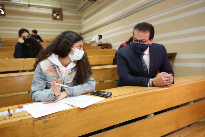 وزير التعليم العالي يتابع انتظام لجان الامتحانات واستئناف بجامعتي القاهرة وعين شمس 91532