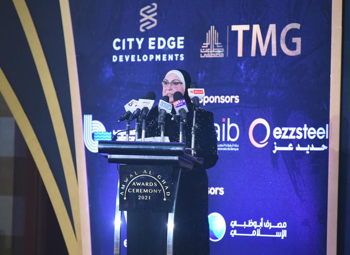 بالإنابة عن رئيس مجلس الوزراء وزيرة التجارة والصناعة تكرم رموز مجتمع المال والأعمال خلال قمة مصر للأفضل 2021 95158