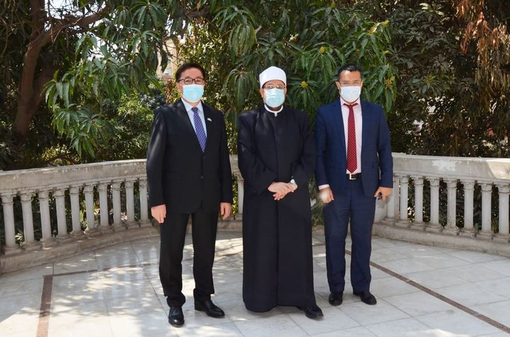وزير الأوقاف يستقبل سفير كازاخستان بالقاهرة بشأن مشاركة الجانب الكازاخي في مؤتمر حوار الأديان والثقافات 96056