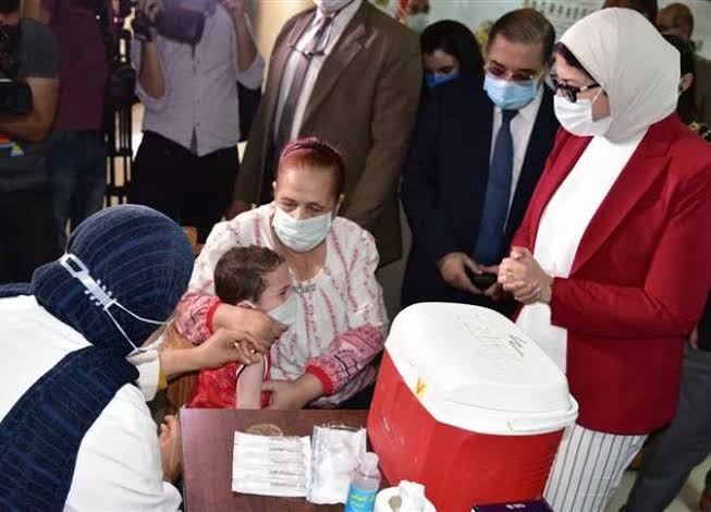 أعلنت الدكتورة هالة زايد، وزيرة الصحة، عن إطلاق الحملة القومية للتطعيم ضد مرض شلل الأطفال للمصريين وغير