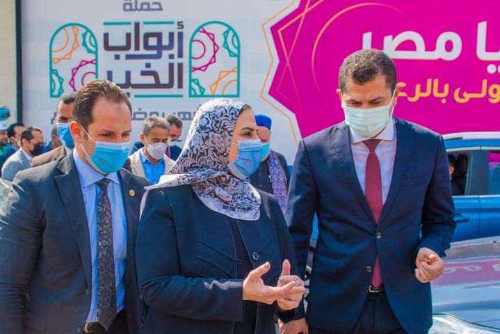 صندوق تحيا مصر يطلق حملة أبواب الخير بالشراكة مع وزارة التضامن الاجتماعي توفير المواد الغذائية للأسر 12396