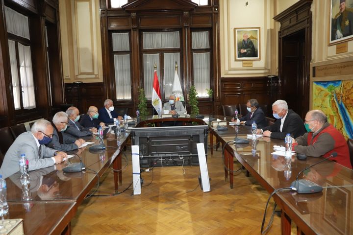وزير الزراعة يبحث مع أكساد تنفيذ بعض المشروعات التنموية في محافظة مطروح السيد القصير وزير الزراعة 13213 1