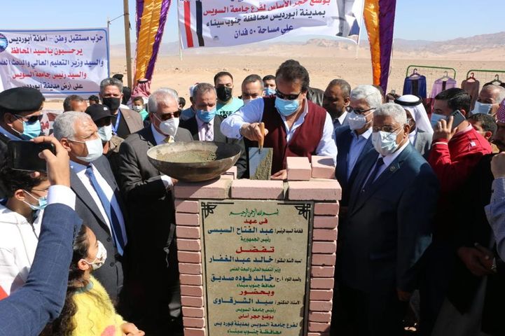وزير التعليم العالي يضع حجر الأساس لفرع جامعة السويس في جنوب سيناء قام د 14217